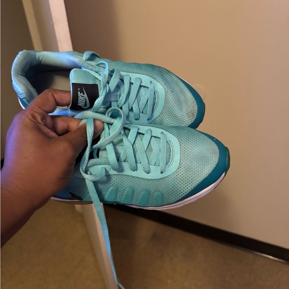 Shoes - Picture 4 of 4